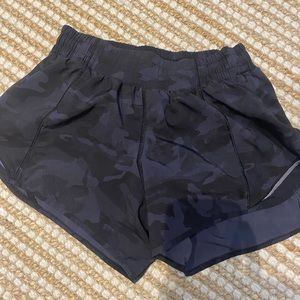 Black camo LuLu Lemon Hotty Hot shorts. Size 4